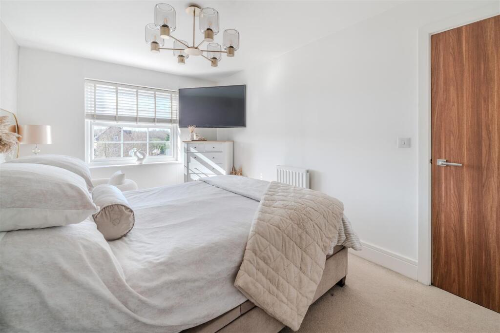 Bedroom 2-2.jpg