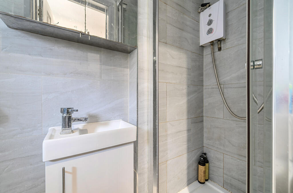 1296132-7-6841bb9...