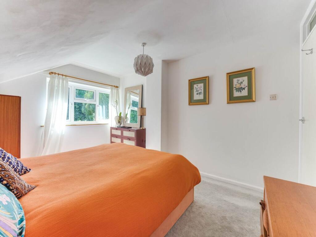 Master Bedroom (3)
