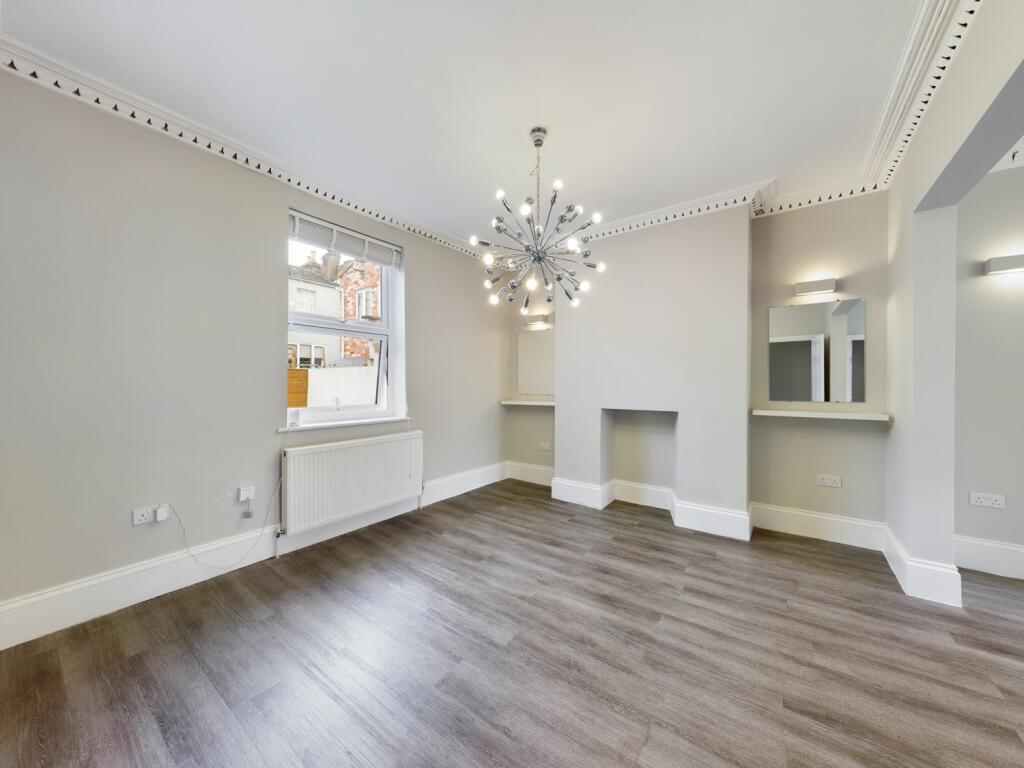 CAM00560P1-PR0011-STILL04