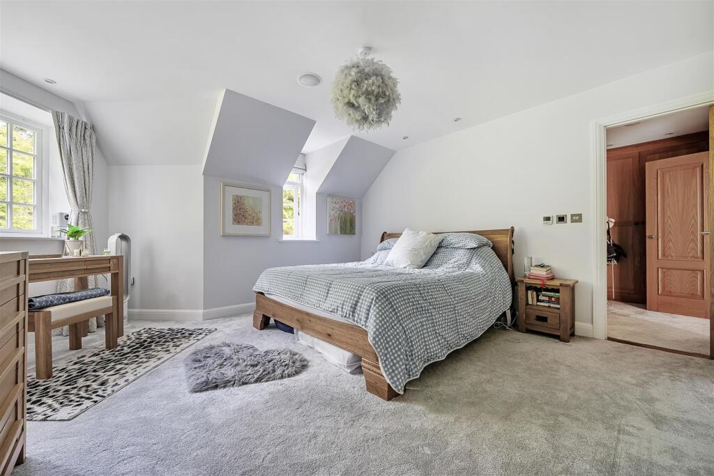 Hillgrove Bedroom 1 (2).jpg