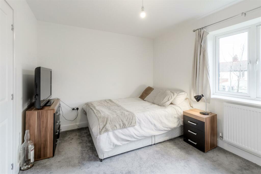 38 Sparrowdale Close, Grendon