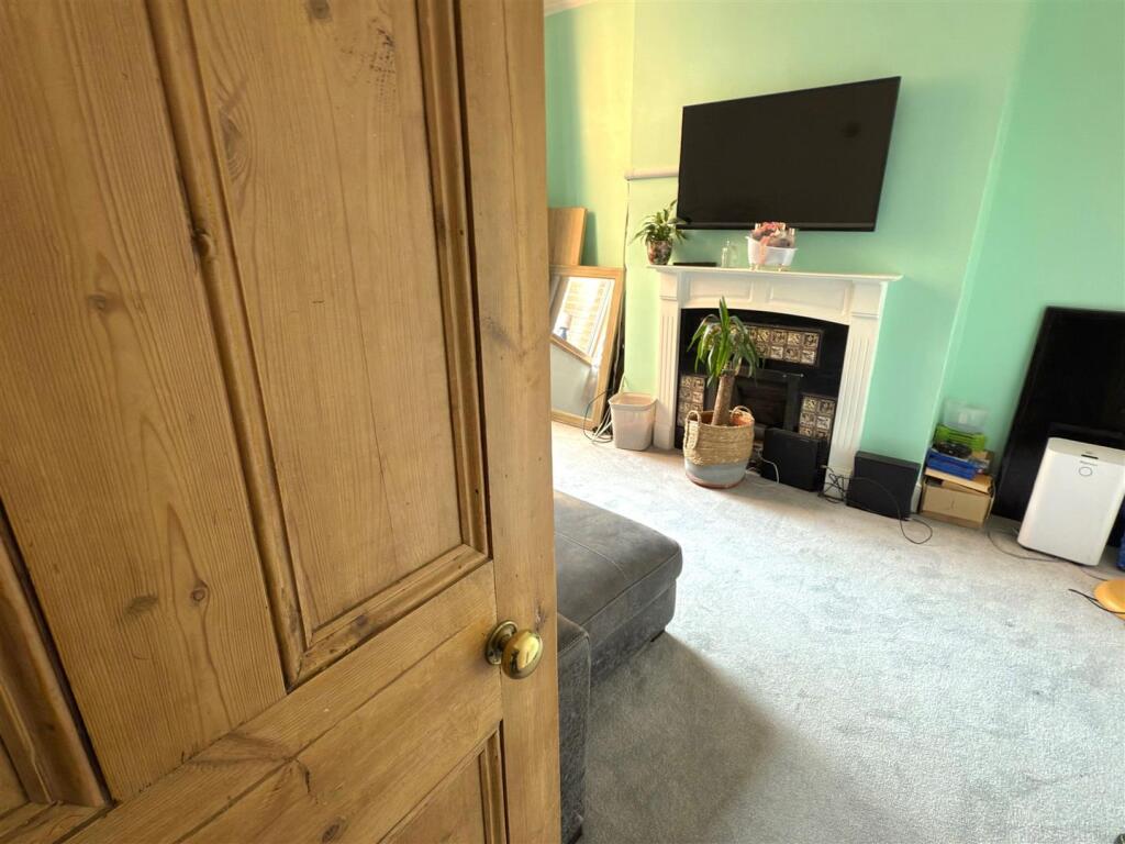 DINING ROOM AREA.jpg