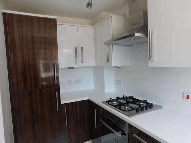 17DeeCloseKitchen2