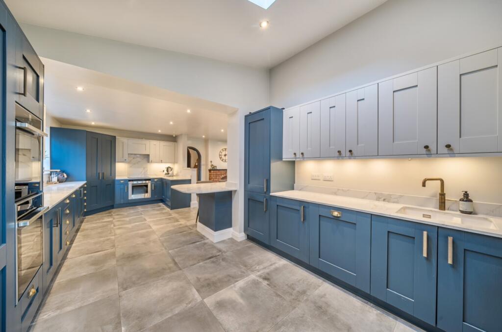 1383098-10-691dd81d332c8