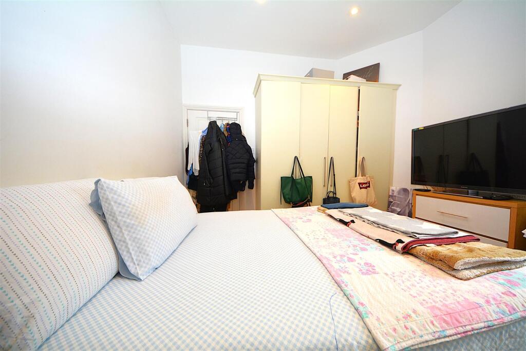 Bedroom 1.JPG