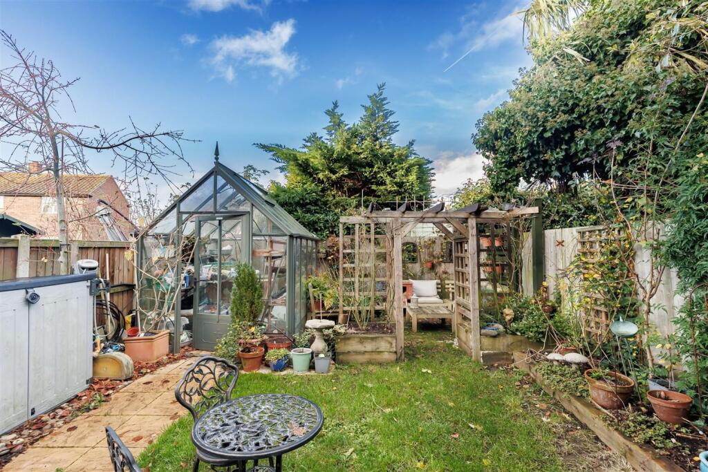 9  Green Close (18).jpg