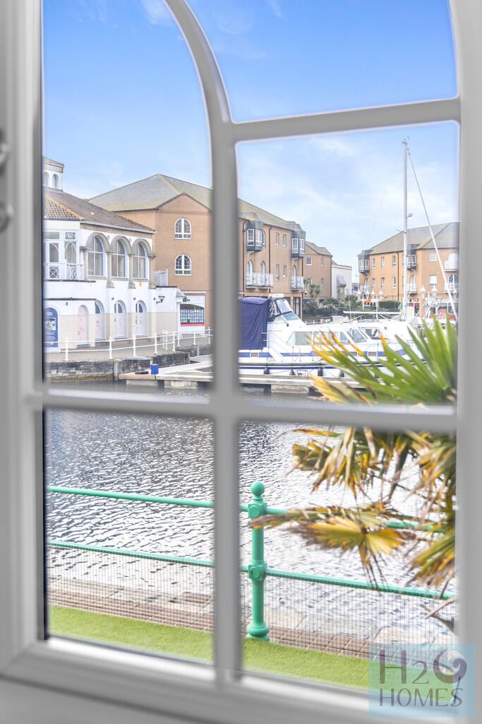 Trafalgar Gate, 8...