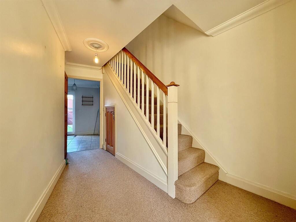 Entrance hall.jpg