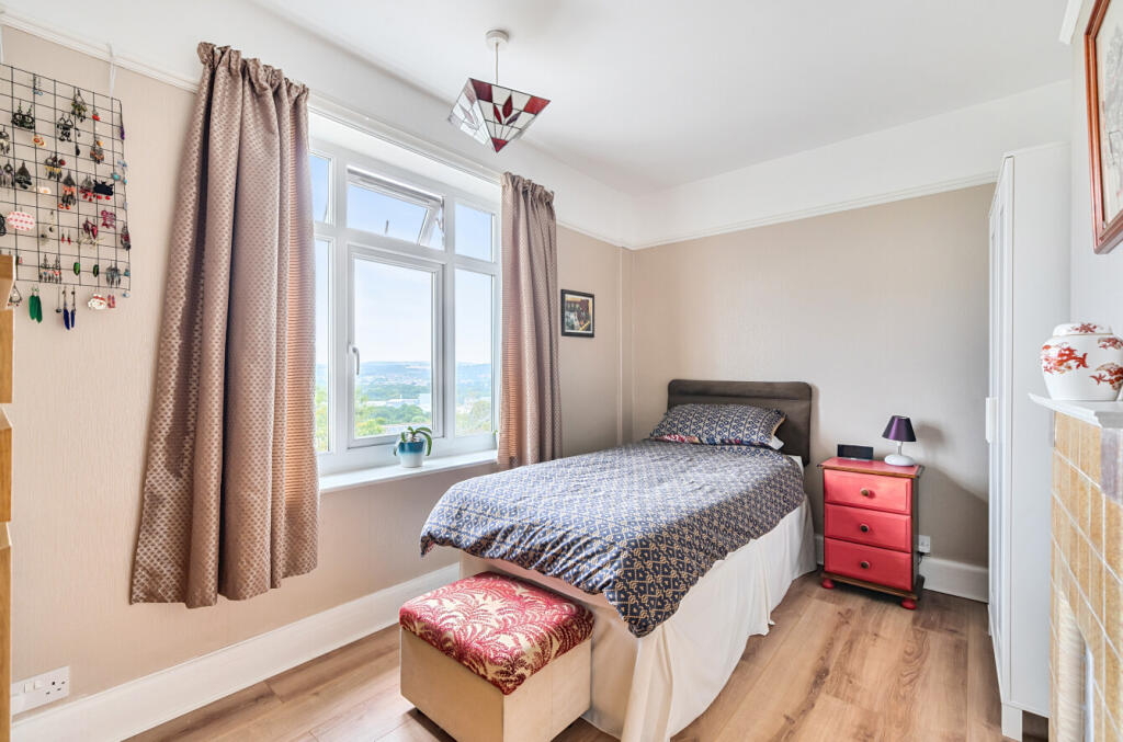 1340136-2-6899e2a...