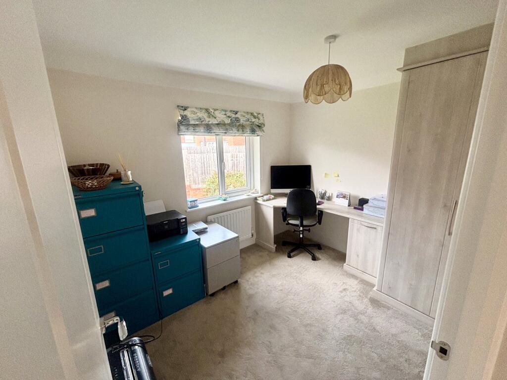 Bedroom 5 / Study