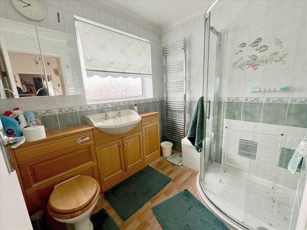SHOWER ROOM/WC