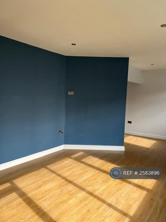 Open Plan/Tv Wraparound