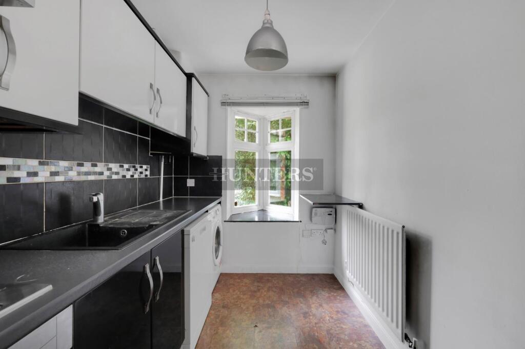 Kitchen         .JPG