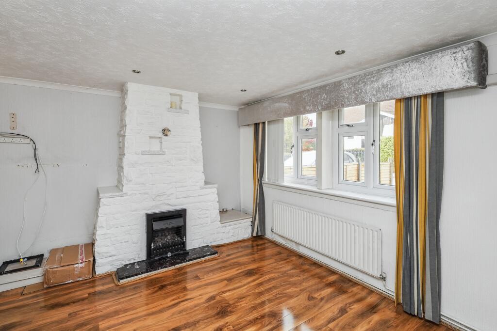 8 Colne Drive, Romford RM3 9JX