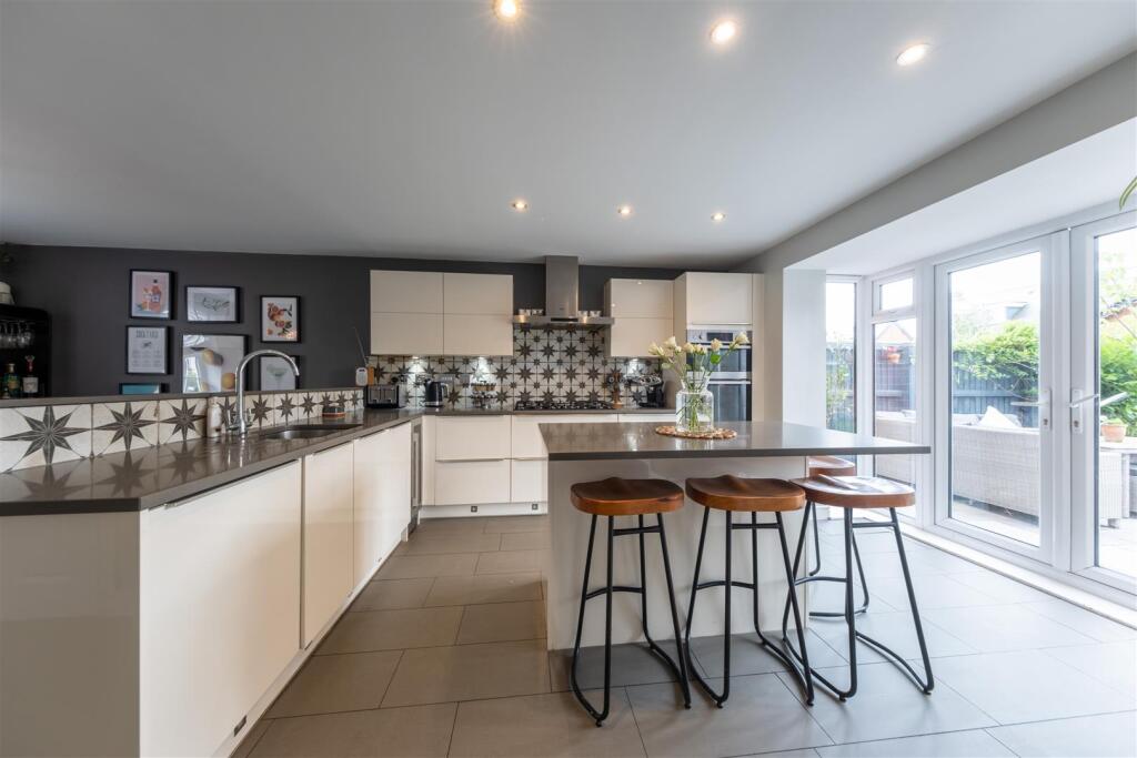 57 Hazelhurst Way-002.jpg