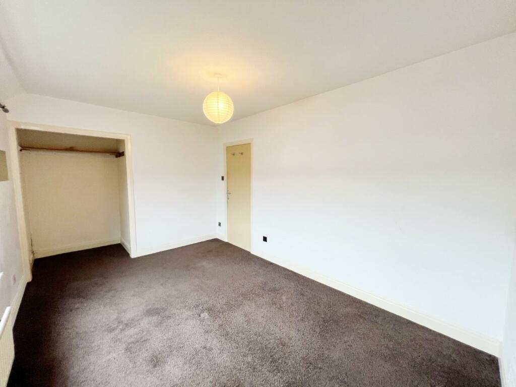 Bedroom 1 pic 3.jpg