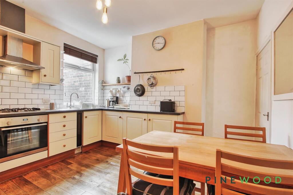 KITCHEN / DINER