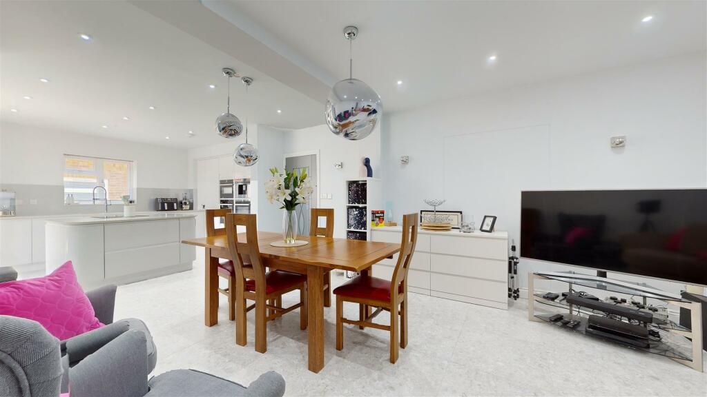 KITCHEN/DINING/FAMILY ROOM