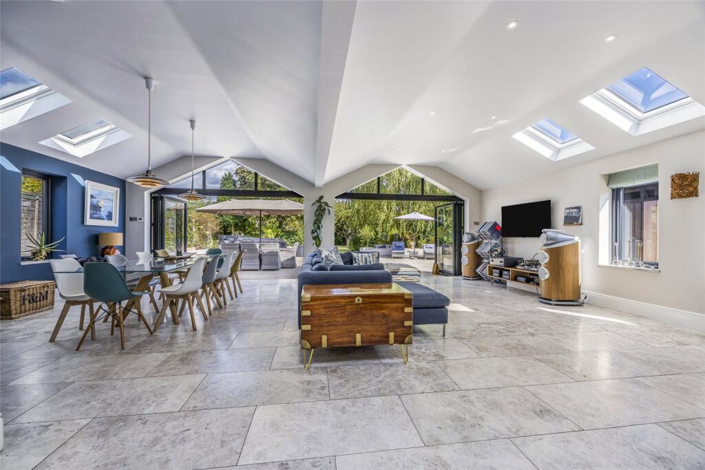 Kitchen/Dining/Famly