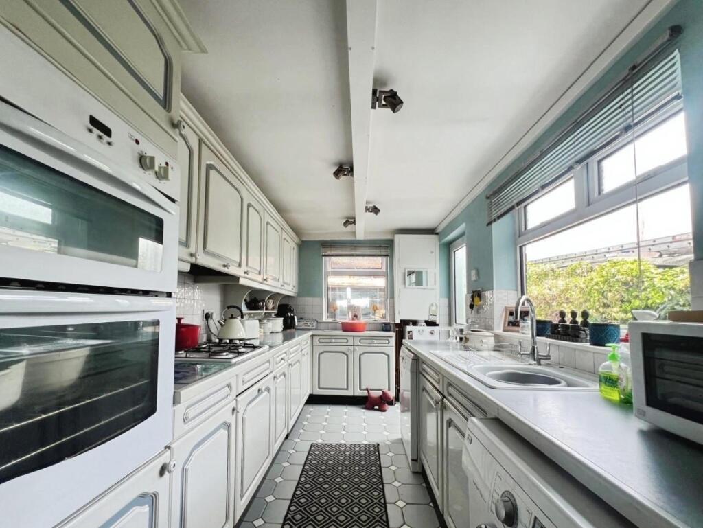 97581acd-8-4052-8D9A-2494CC5C8576-2832-000000E901C