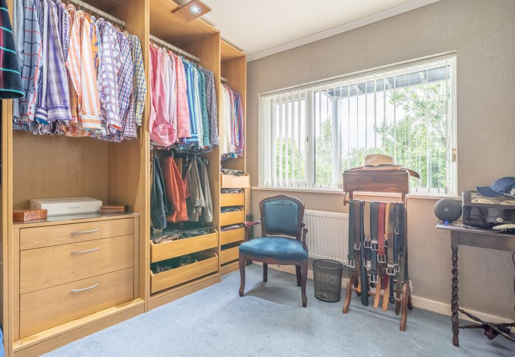 DRESSING ROOM/BEDROOM