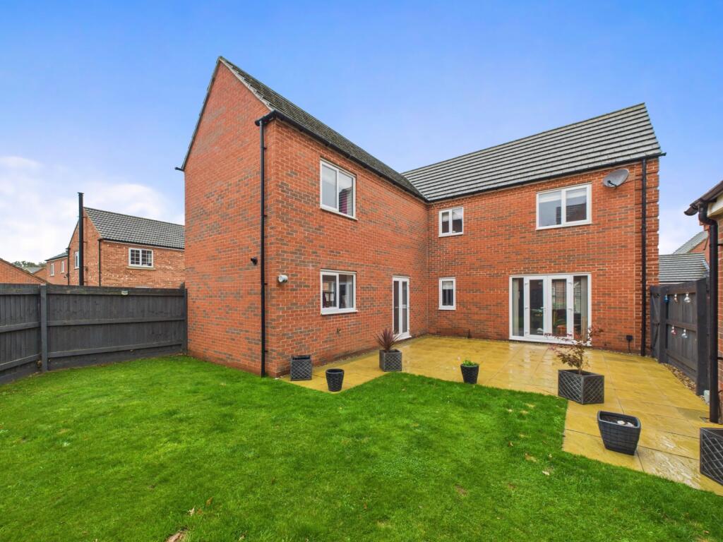 2. CAM04922G0-PR0070-STILL027