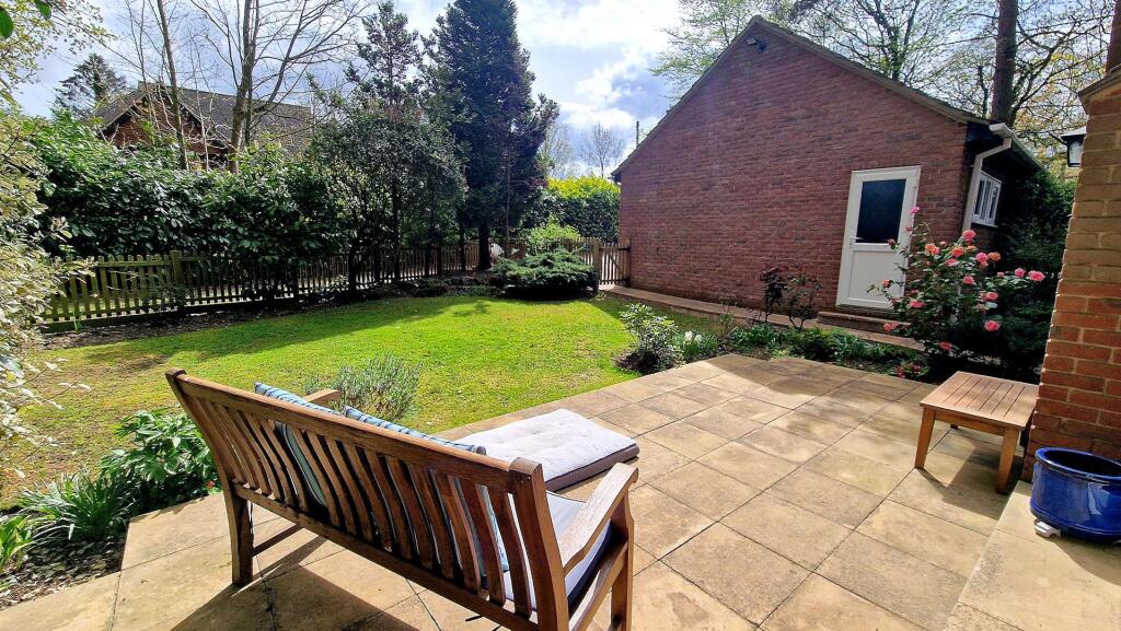FRONT GARDEN.jpg