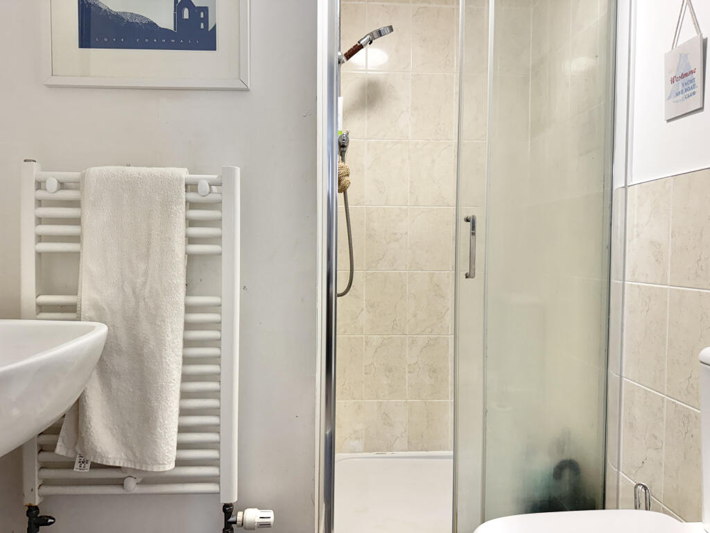 Bedroom 1 (with ensuite)