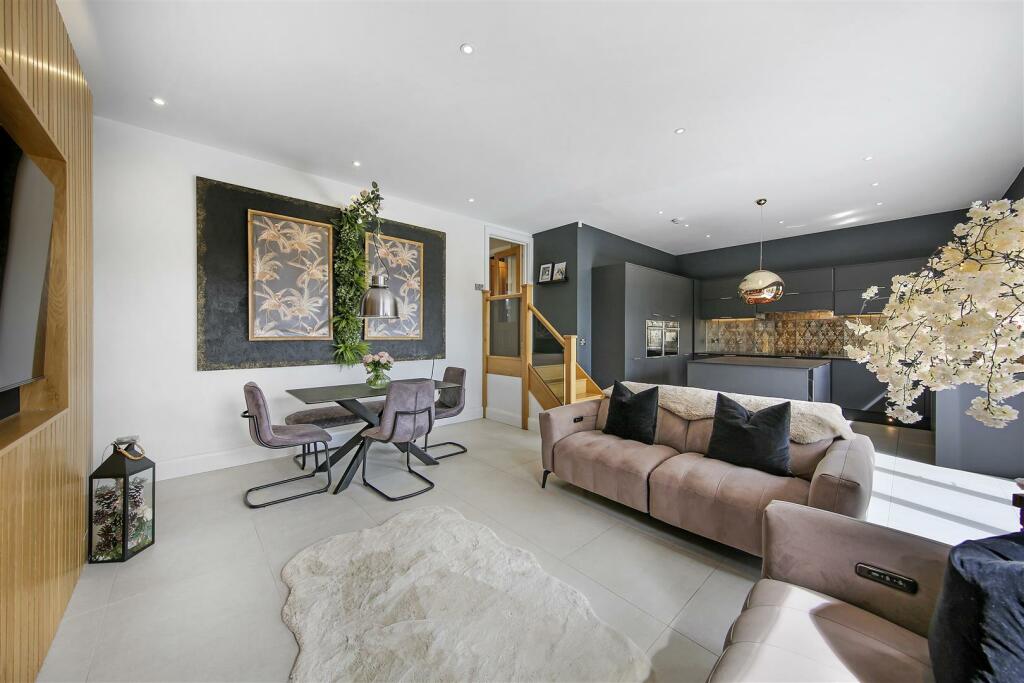 Living Room3.jpg