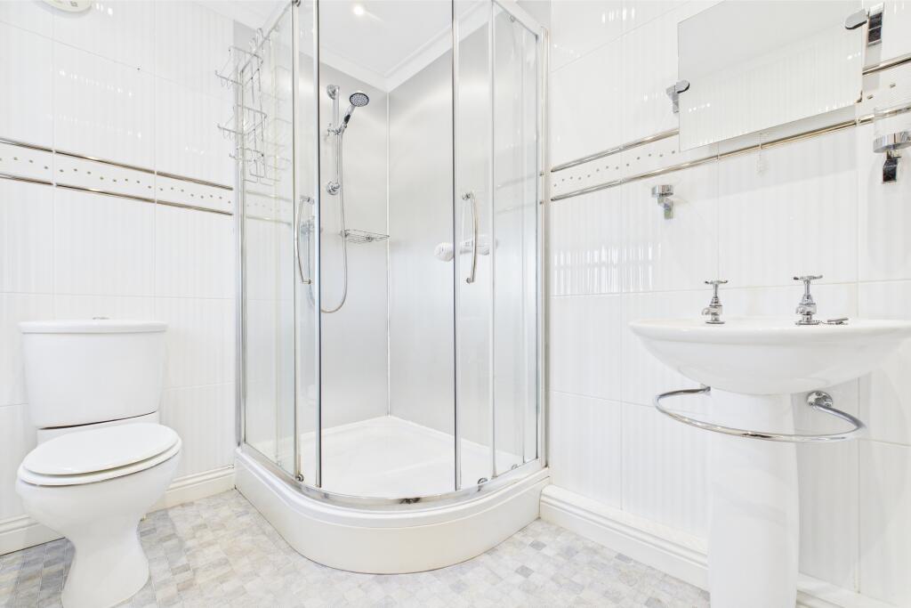 CAM04201G0-PR0080-STILL024