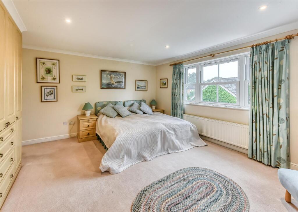 20 Cross Road-bed1.jpg