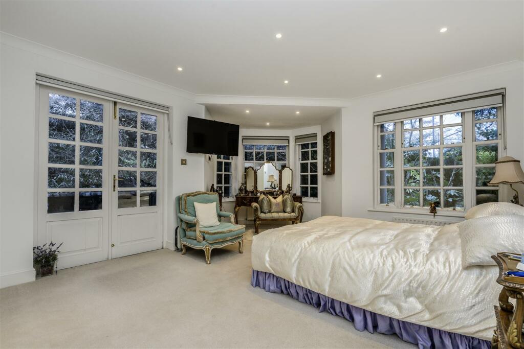 Davidson Frost-Wellings, DFW, Wellington House, Ay