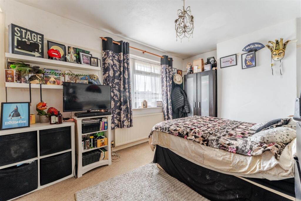 9 - bedroom.jpg