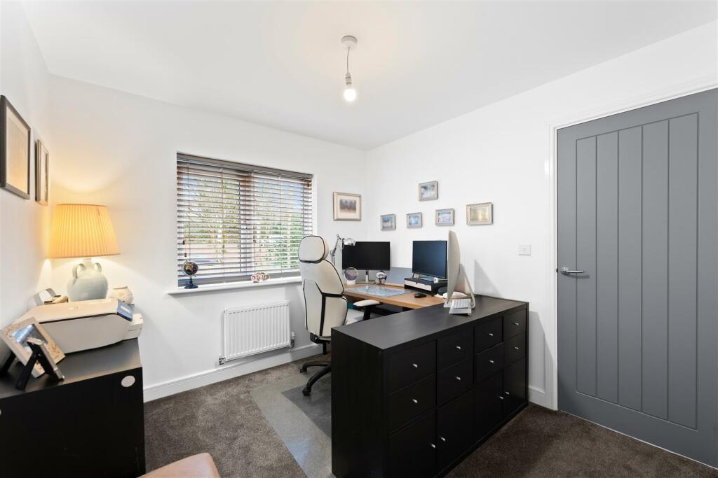 2 Edale Drive-07.jpg