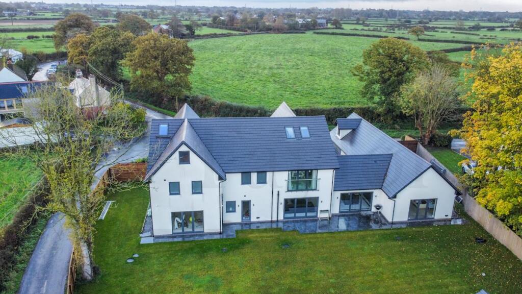 dji_fly_20251024_094550_427_1761295781049_photo_op