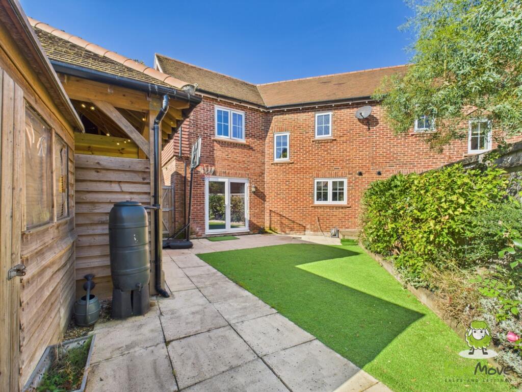 EweMove Estate Agents Basingstoke - Flagstone Cres