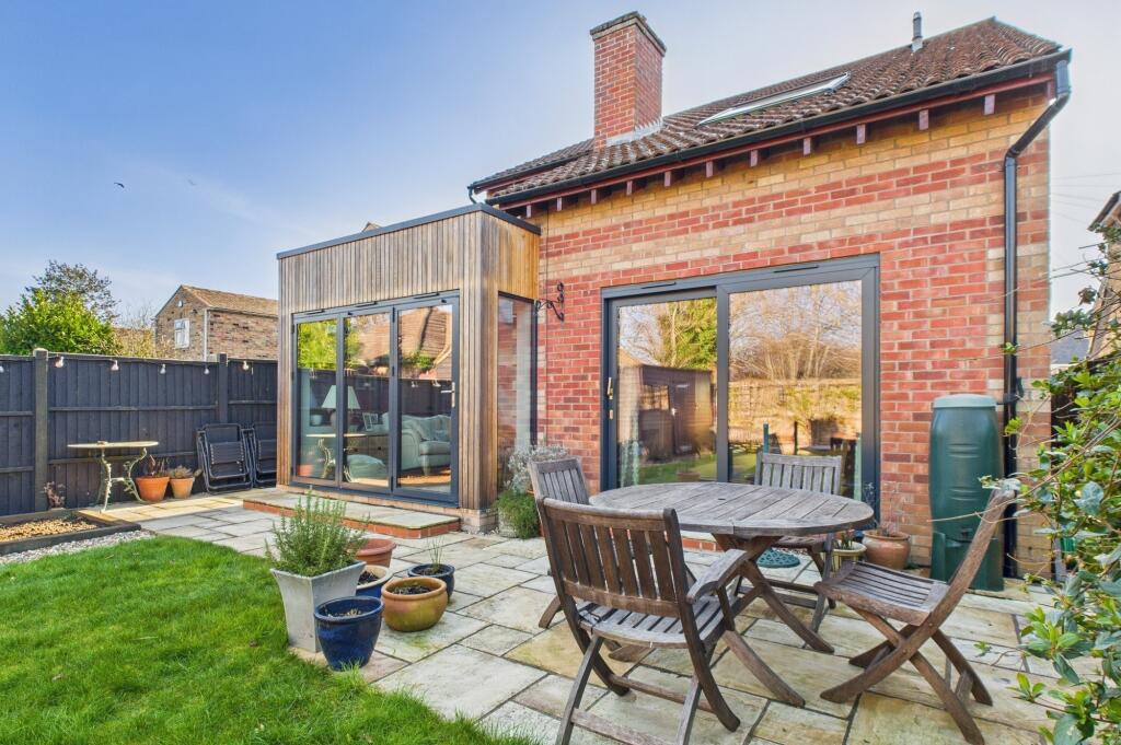 CAM02519G0-PR0230-STILL026