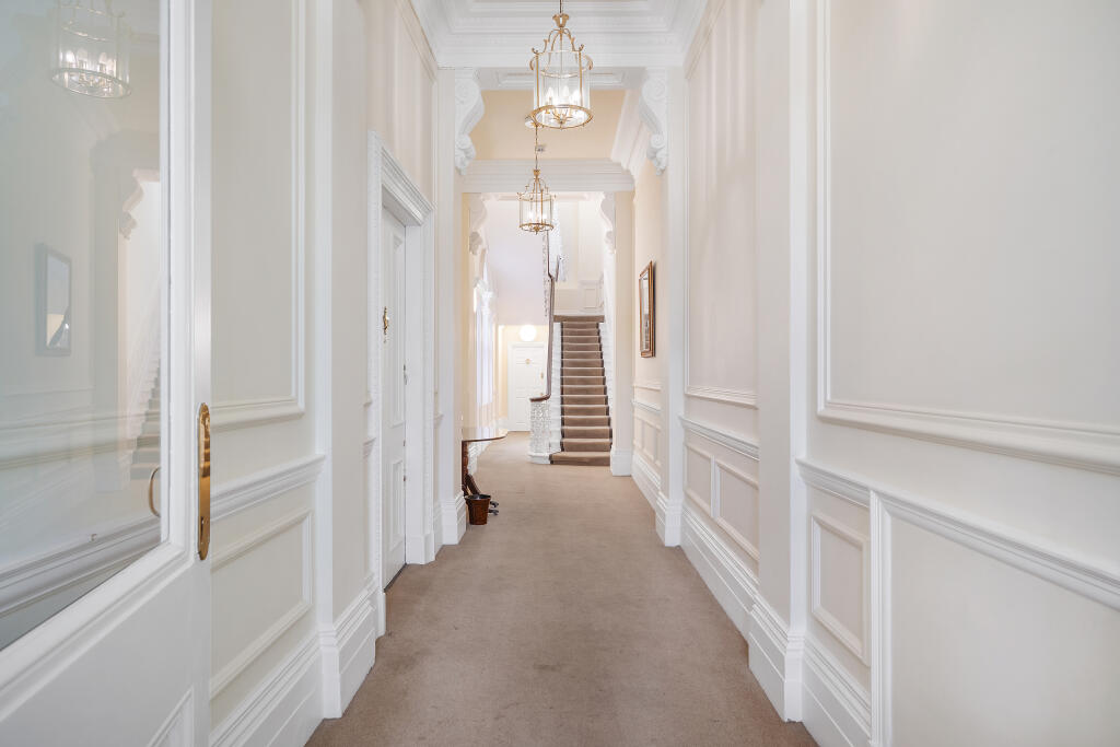 F ? 21 Queens Gate T