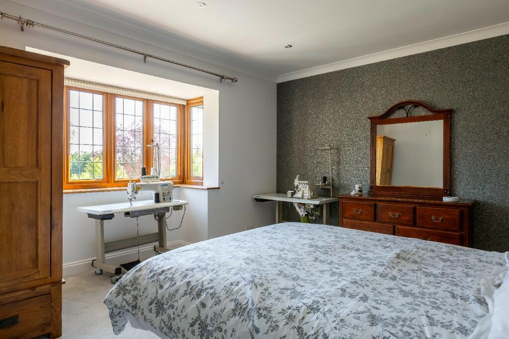 Cinema room/ bedroom