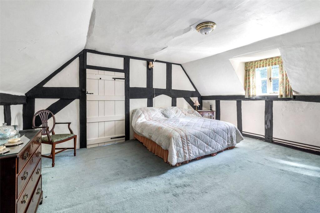 4 - 5 Bedrooms