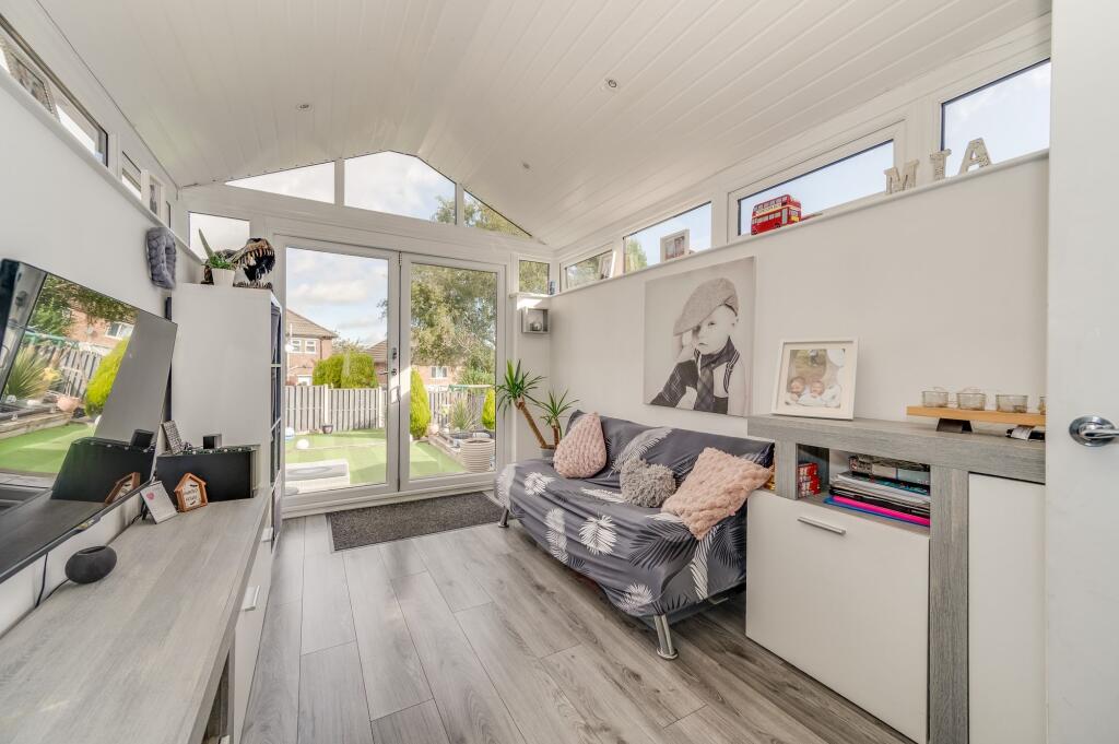 KITCHEN, DINER AND LIVING ROOM