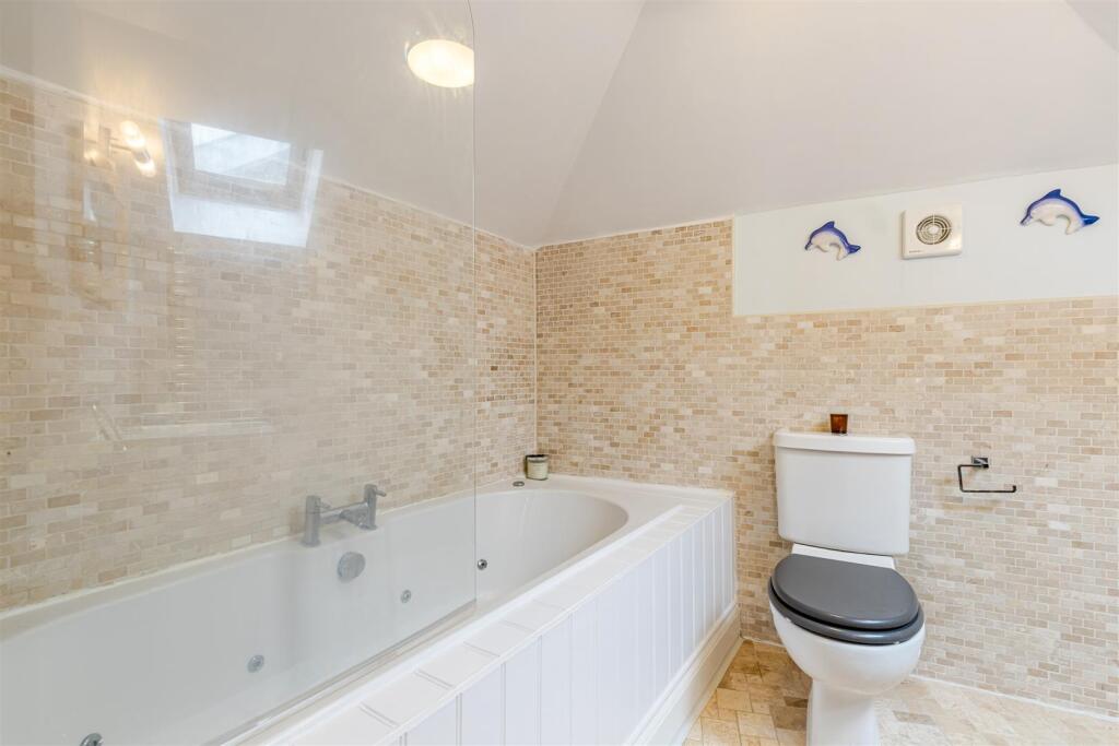 A19 - 6 Endsleigh Court, Stoke Fleming - 251111.jp