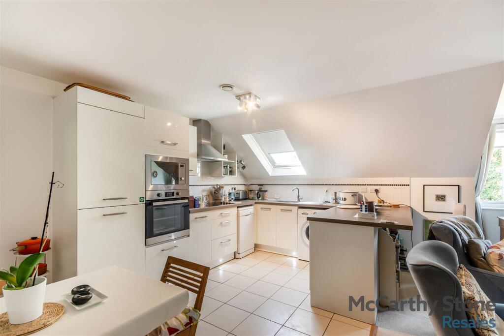 8664378-interior10.jpg