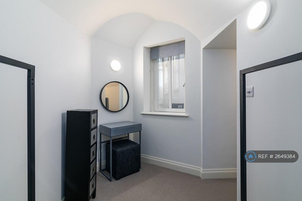 Bedroom 2 - Dressing Area