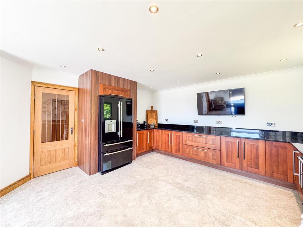 Kitchen/Dine/Family Area