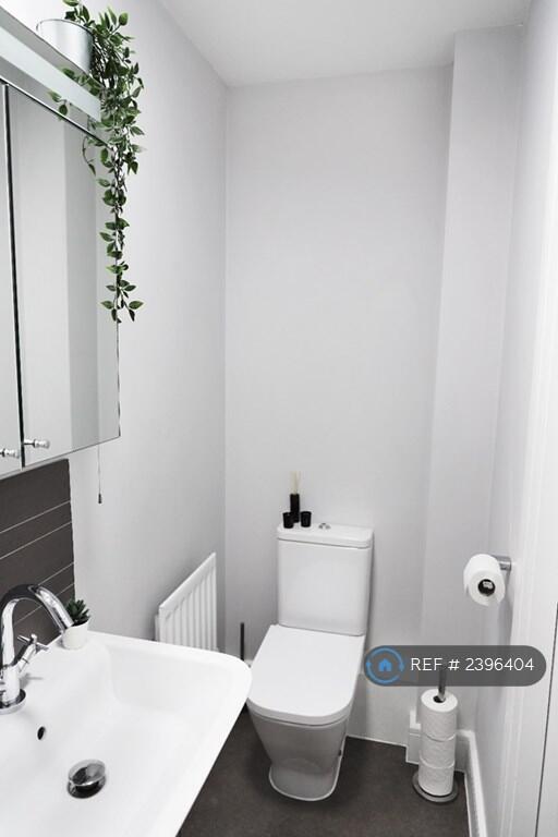 Primary Bedroom En-Suite