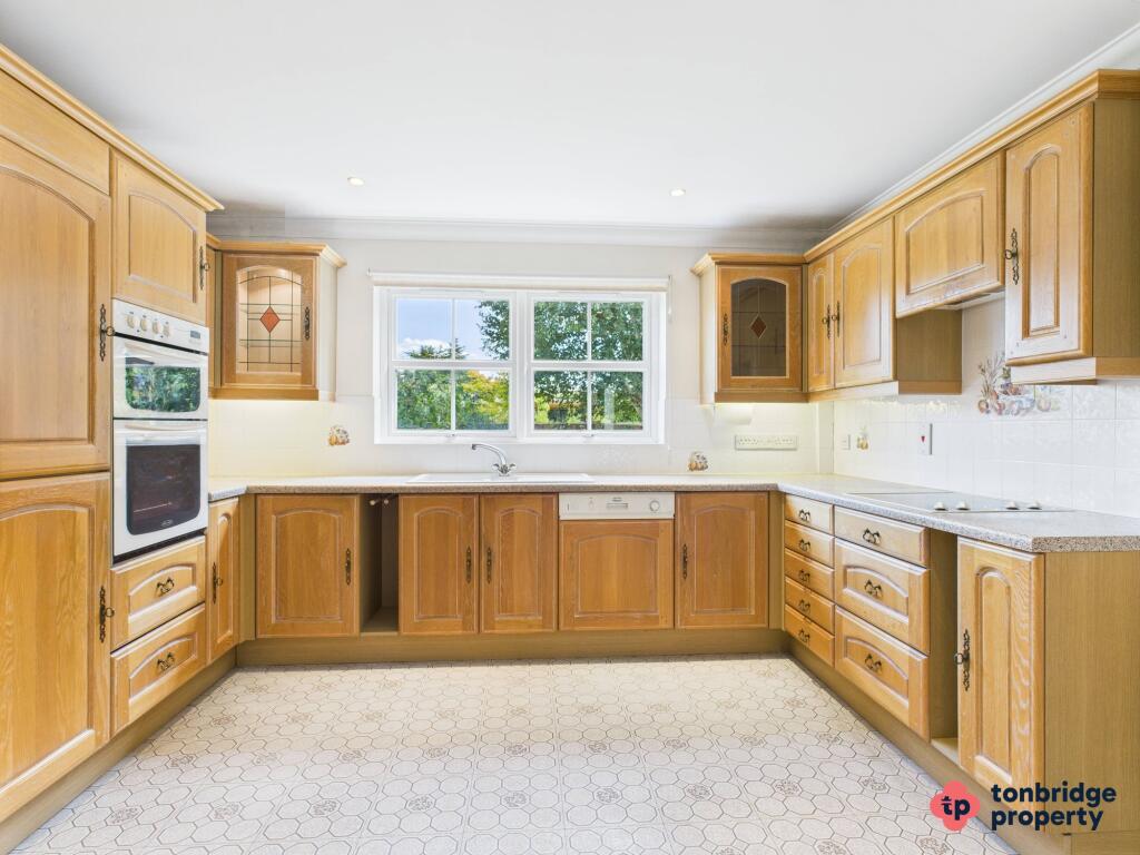 CAM03742G0-PR0023-STILL038