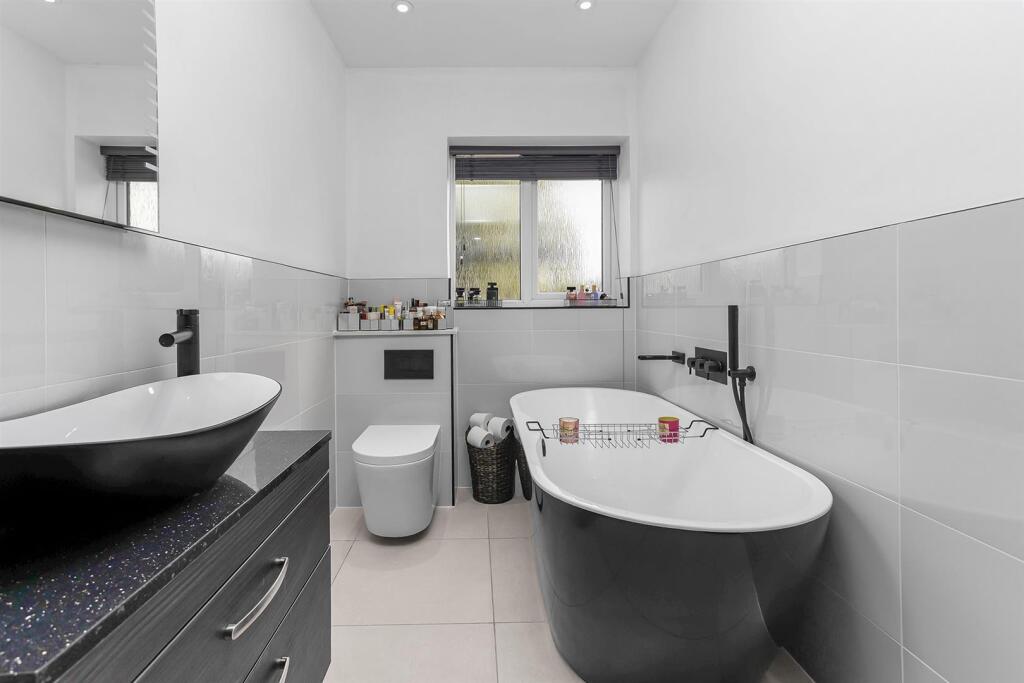 Mayfields, 1 Manor Close