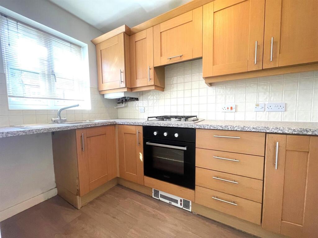 Kitchen 2.jpg